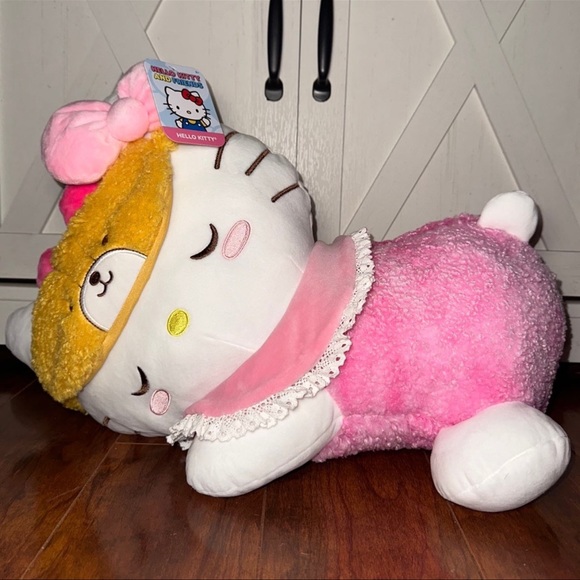 Sleeping Hello Kitty Plush - Picture 6 of 8